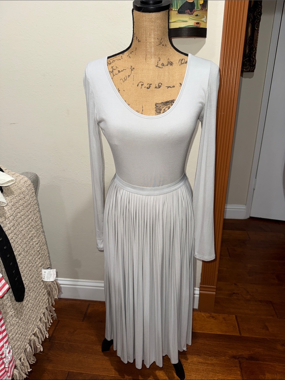 Avec Les Filles White Long-Sleeve Pleated Maxi Dress